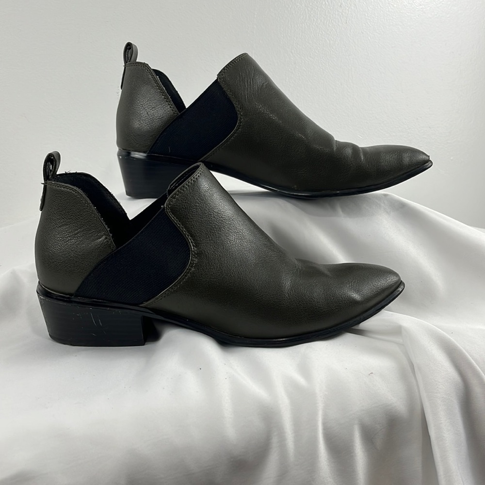 Matt & Nat Vegan Green Pull-On Booties Women's Size 8